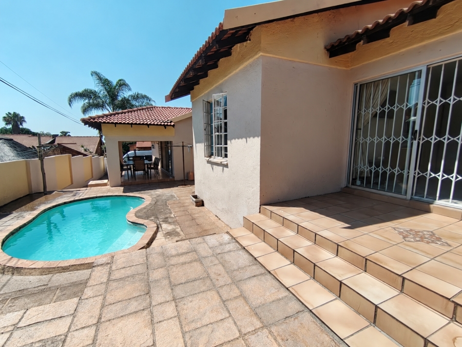 3 Bedroom Property for Sale in Safari Gardens North West